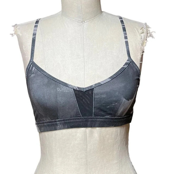 Alo Yoga Goddess Sports Bra Mesh Abstract Print Crisscross Gray Black Size Small - Picture 2 of 8